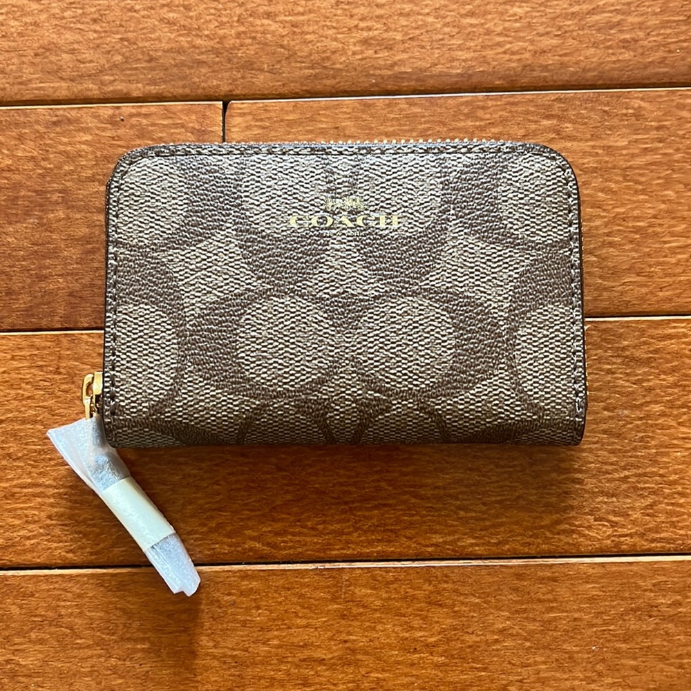 Brand New Coach Zip Around Card Case